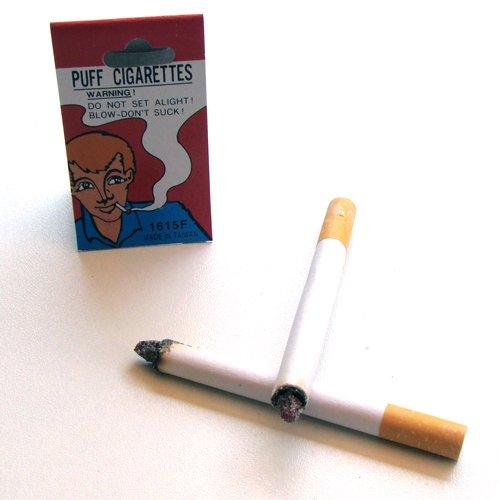 Cigarrillos encendidos falsos